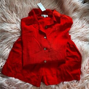 Cute top and shorts set. Relaxed and comfy.